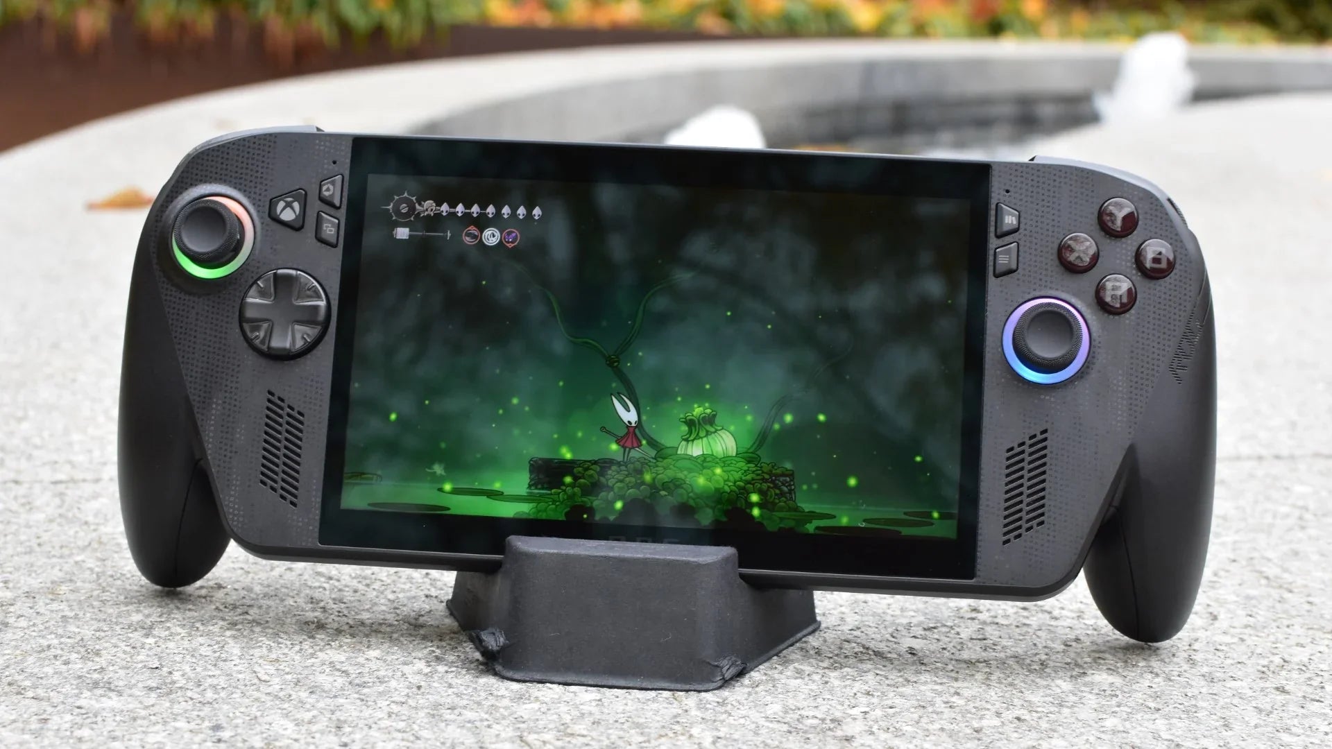 Review ASUS ROG × Xbox Ally X: Máy chơi game cầm tay đột phá hay chỉ là “bình mới rượu cũ”?”